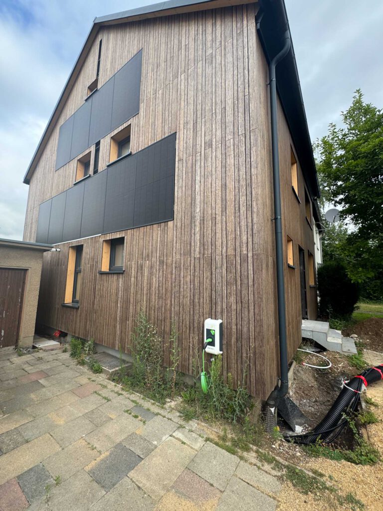 Bambusfassade in Leverkusen – Einfamilienhaus nach Klinkerrückbau